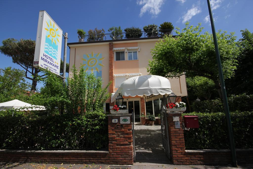 Hotel Miramare フォルテ・デイ・マルミ エクステリア 写真