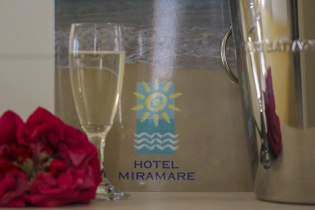 Hotel Miramare フォルテ・デイ・マルミ エクステリア 写真