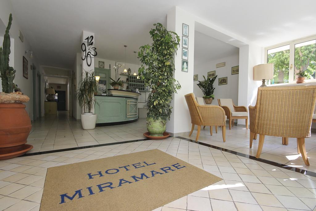 Hotel Miramare フォルテ・デイ・マルミ エクステリア 写真