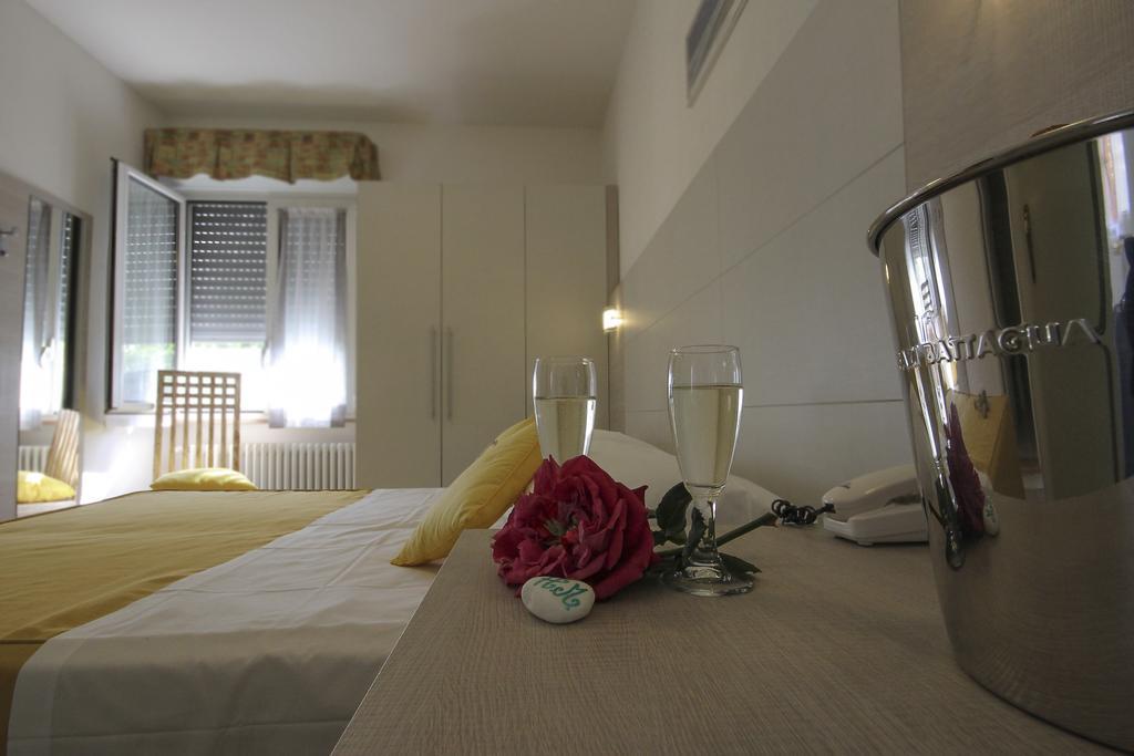 Hotel Miramare フォルテ・デイ・マルミ 部屋 写真