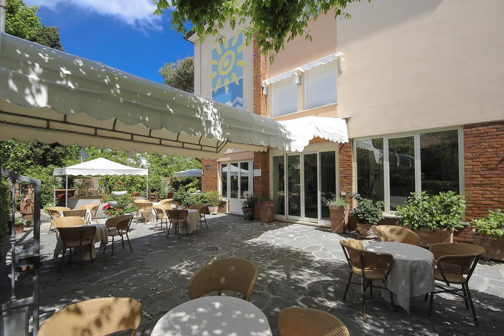 Hotel Miramare フォルテ・デイ・マルミ エクステリア 写真