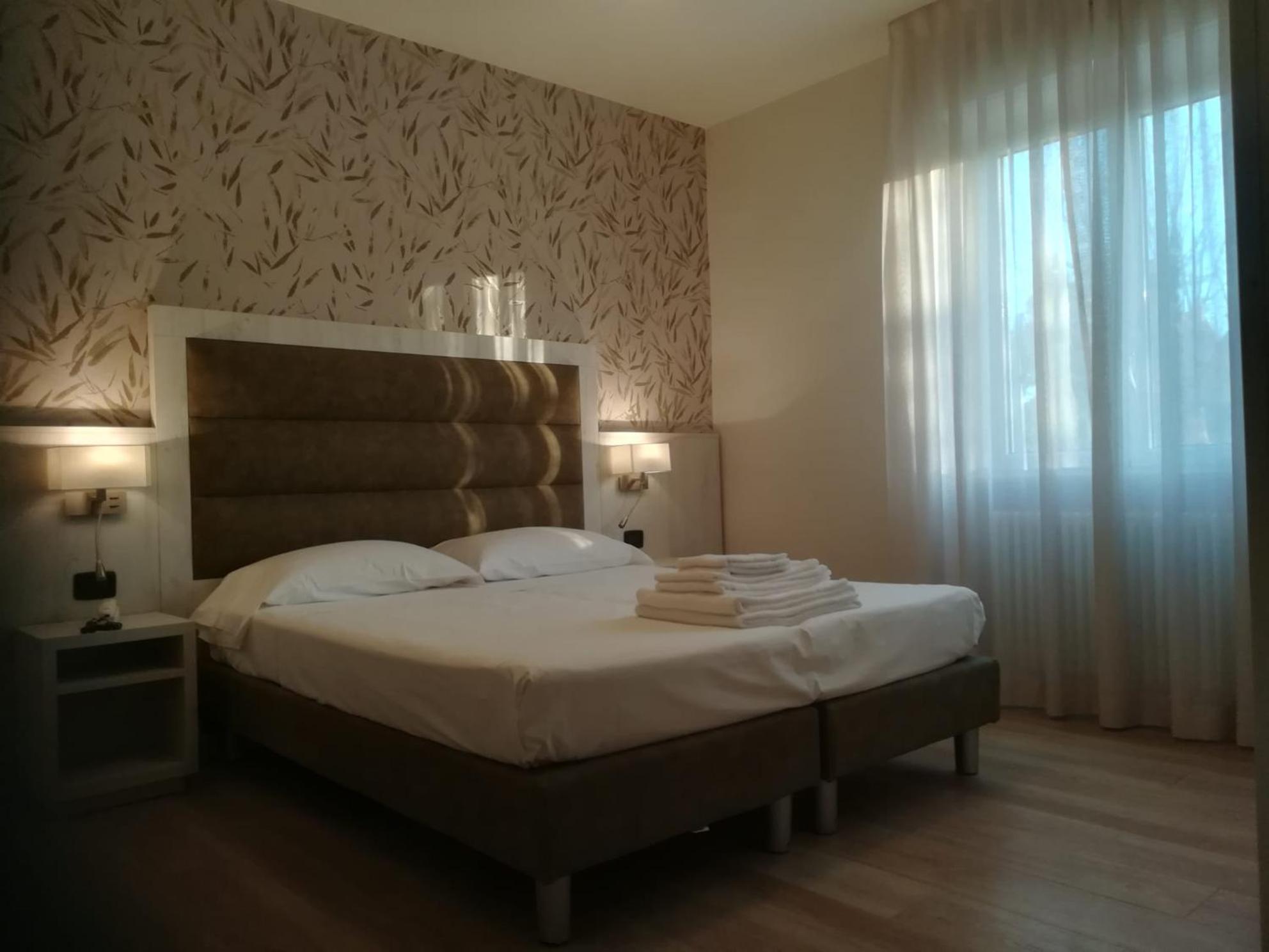 Hotel Miramare フォルテ・デイ・マルミ エクステリア 写真
